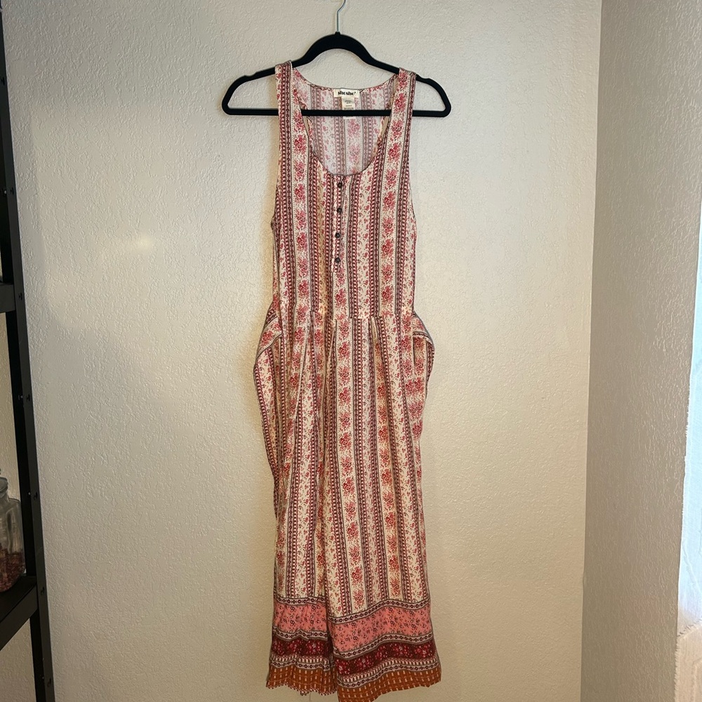ShoSho 🩷 Sleeveless Red and White Patterned Jumpsuit